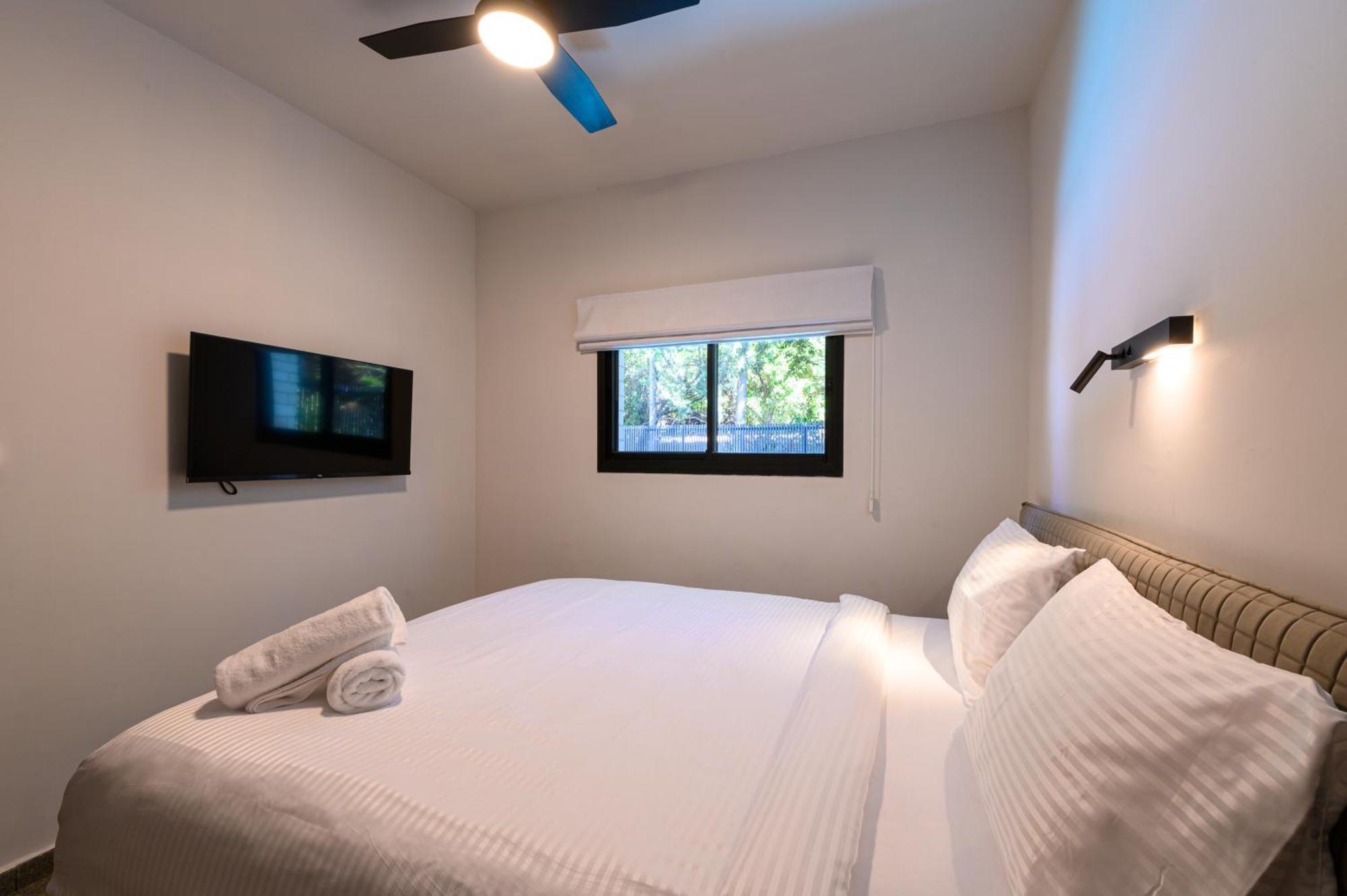 Rokah Luxury Villa At Ramat Hahayal Tel Aviv Room photo