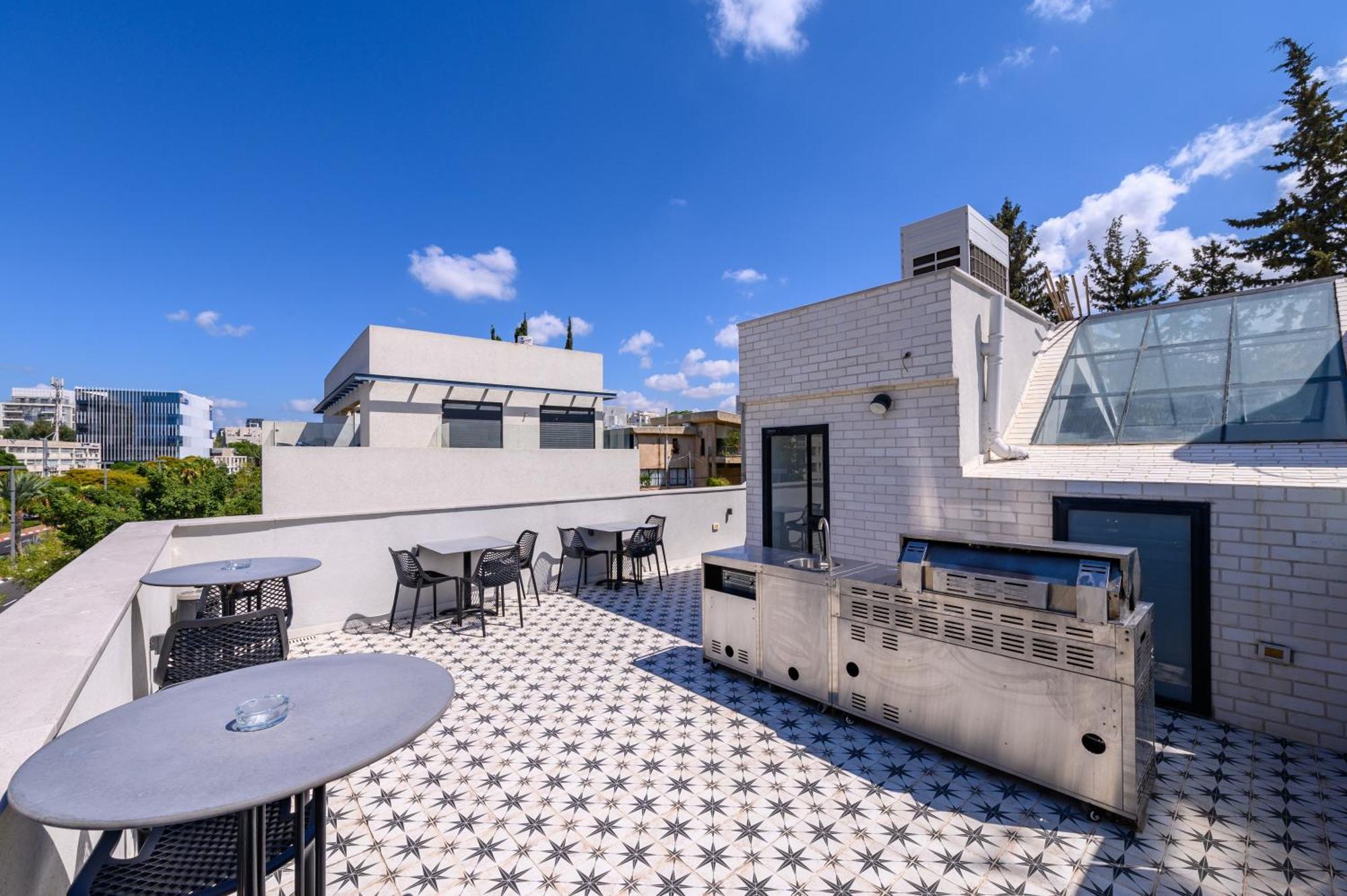 Rokah Luxury Villa At Ramat Hahayal Tel Aviv Exterior photo